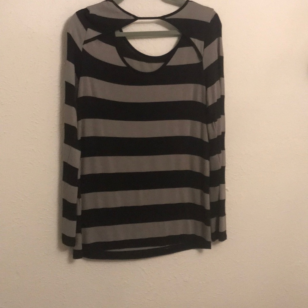 Keyhole back thin sweater - Picture 4 of 5